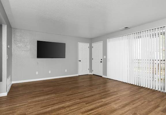 Empty living room at Redwood Cove Apartments, Chico, CA 95928
