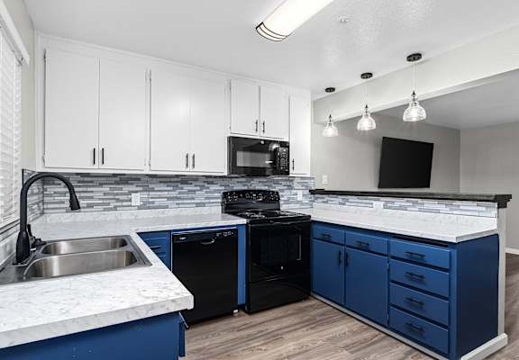 Furnished Kitchen at Pomona Townhomes Apartments, Chico