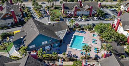 A bird's eye view of Fusion Orlando Apartments with a swimming pool and a parking lot.