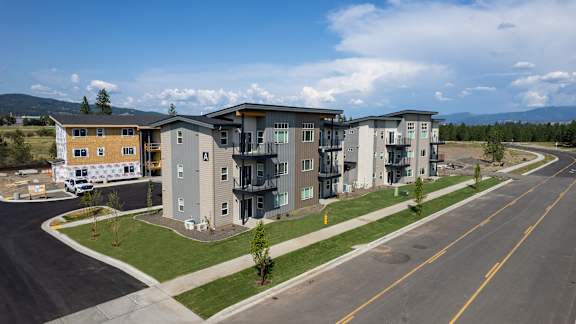 View of Property Building with sidewalk at River Landing at Mirabeau, Spokane Valley, WA, 99216