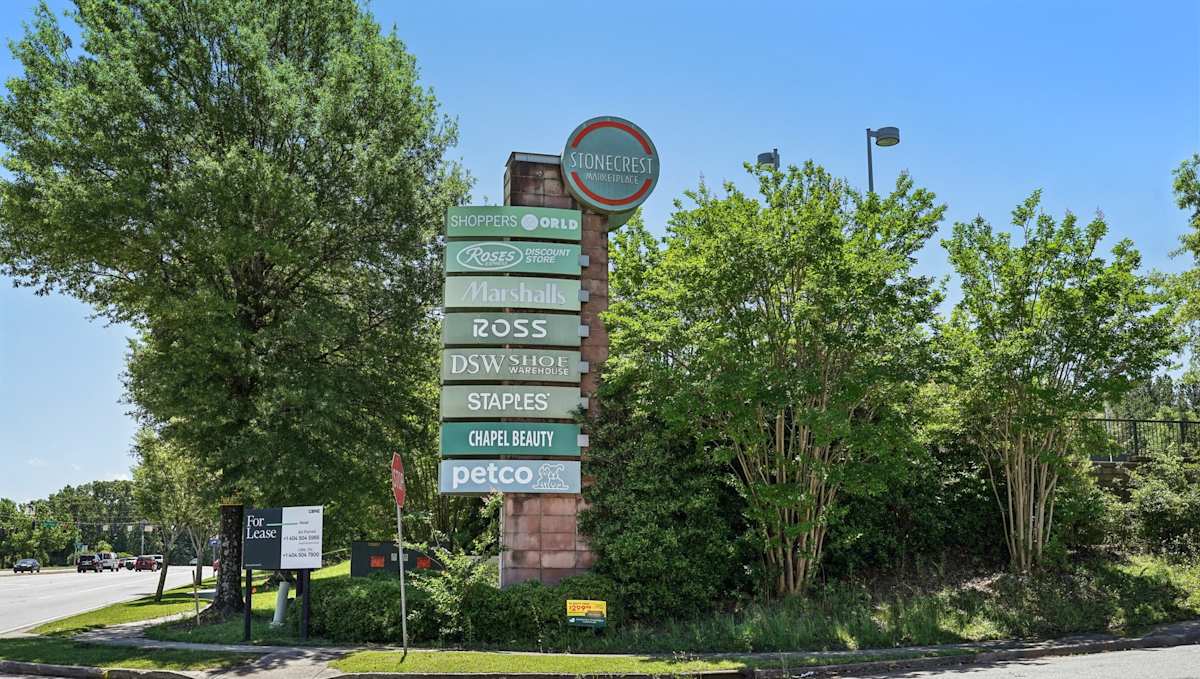 Wesley Kensington Apartments at Stonecrest nearby retail and dining - Stonecrest, GA