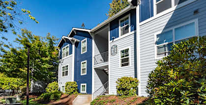 Stillwater Apartments exterior building and building entryway, Hillsboro, Oregon