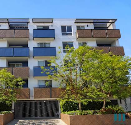the building in which the apartment is located
