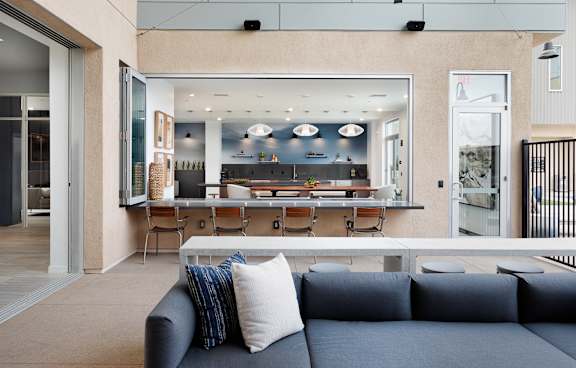 Resident Dining Seating at Evolve at South Bay