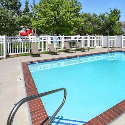 Large Pool at Country Oaks Apartments, Utah