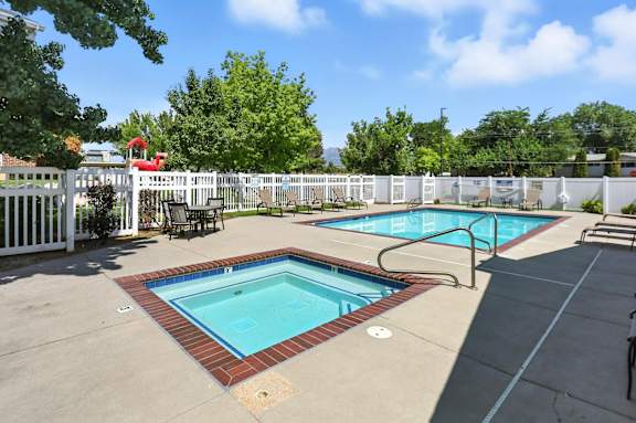 Hot Tub And Pool at Country Oaks Apartments, Clearfield, UT