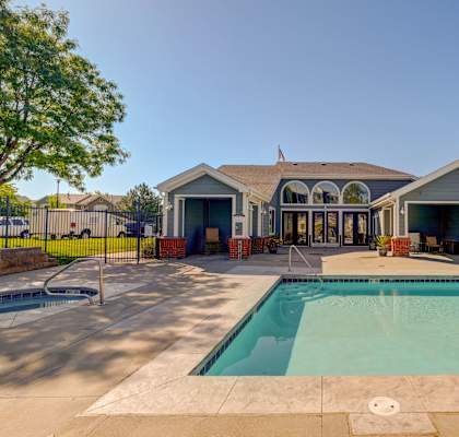 our apartments have a swimming pool and a clubhouse