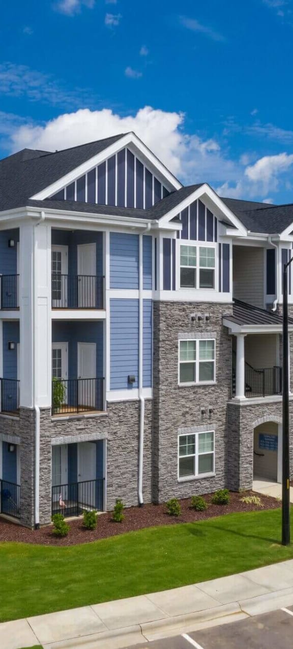 Beautiful Building Exterior at The Retreat at Sixty-Eight Apartments, Greensboro, 27409