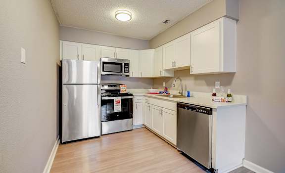 Renovated Kitchen at Fernwood Grove Apartments, Tampa