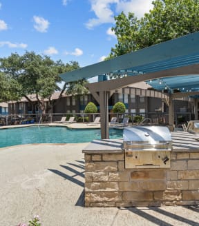 Sparkling Pool w/ Grilling & Social Areas