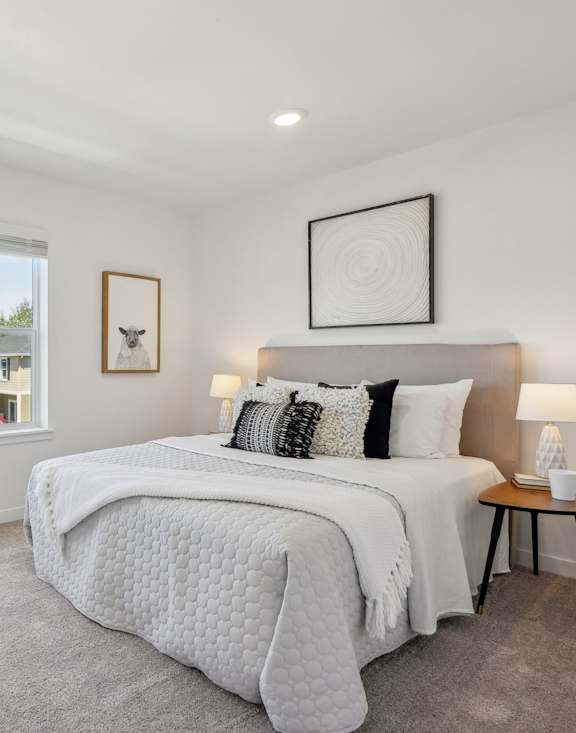 Large Bedroom at Holmes Park Townhomes, Oregon City, OR