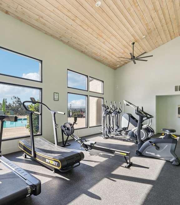 Community Tennis Court at Santa Fe Ranch Apartments located in Carlsbad, CA.