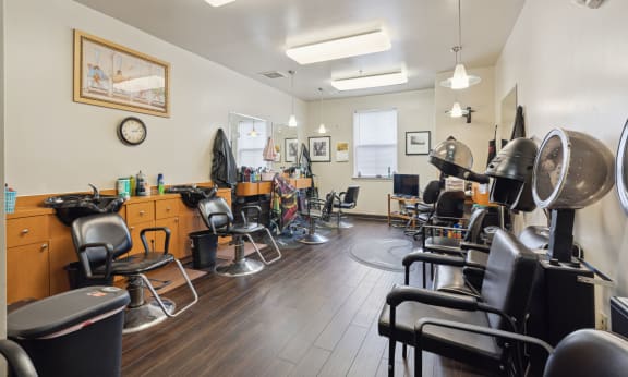 a room with a lot of chairs and a clock on the wall