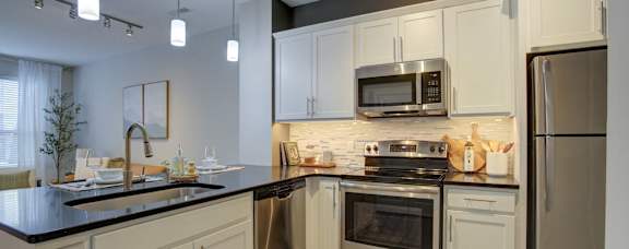 Open concept kitchen in Lansing, MI Apartments | The Vista at the Heights Apartments near Eastwood Towne Center