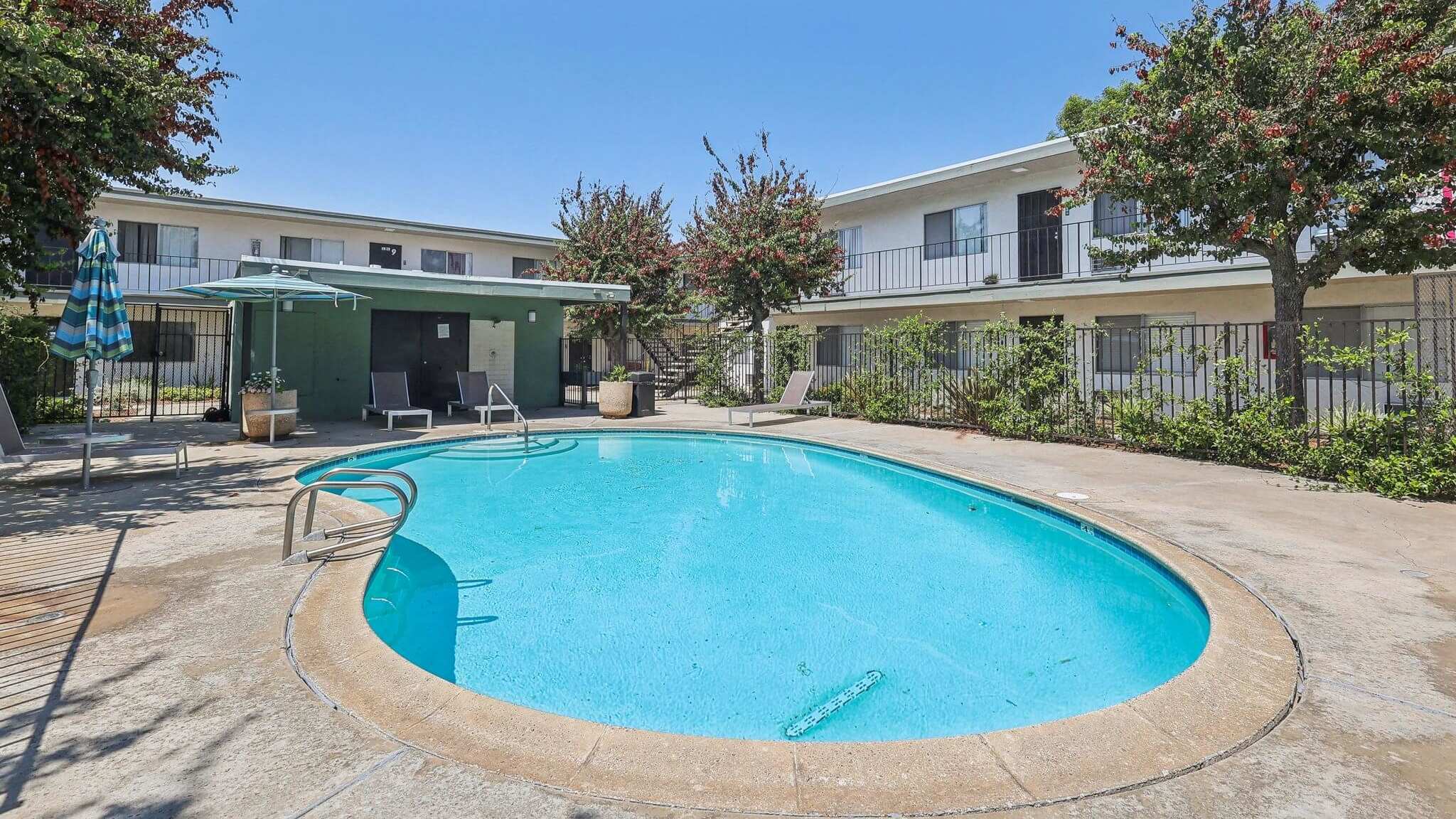 Valle at 9209 Kenwood 4 of 12