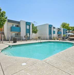 Large outdoor swimming pool at Sycamore Square Apartments, Arizona, 85202
