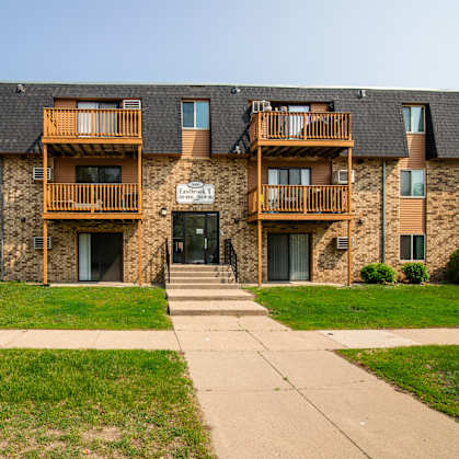 Bismarck, ND Eastbrook Apartments |Green Space
