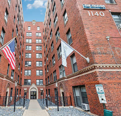 A red brick building with the number 1140 on the top right corner.