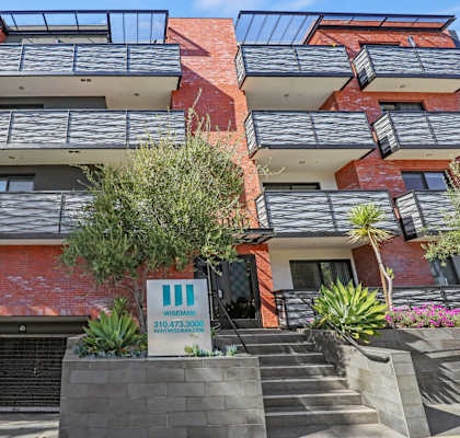the building in which the hotel is located