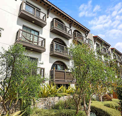 the building in which the hotel is located