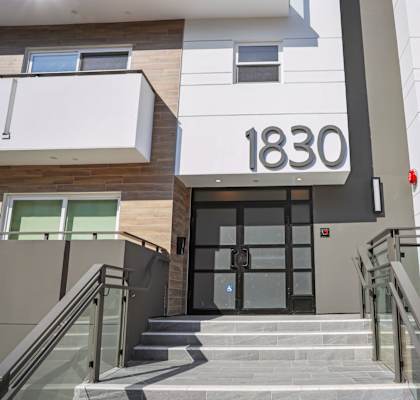 a view of the entrance to an apartment building