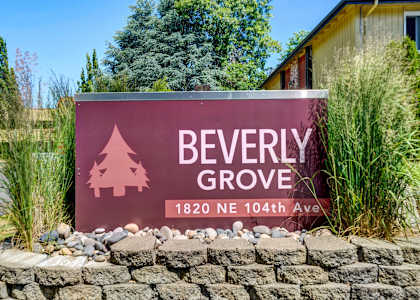 a sign that says beverly grove