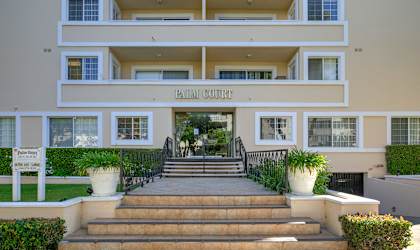 Apartment Building in Beverly Hills
