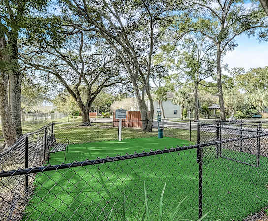 Pet Park at Fernwood Grove in Tampa, FL