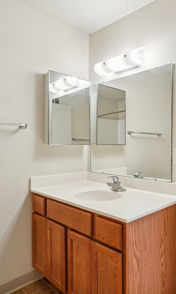 A bathroom with a sink and mirror.