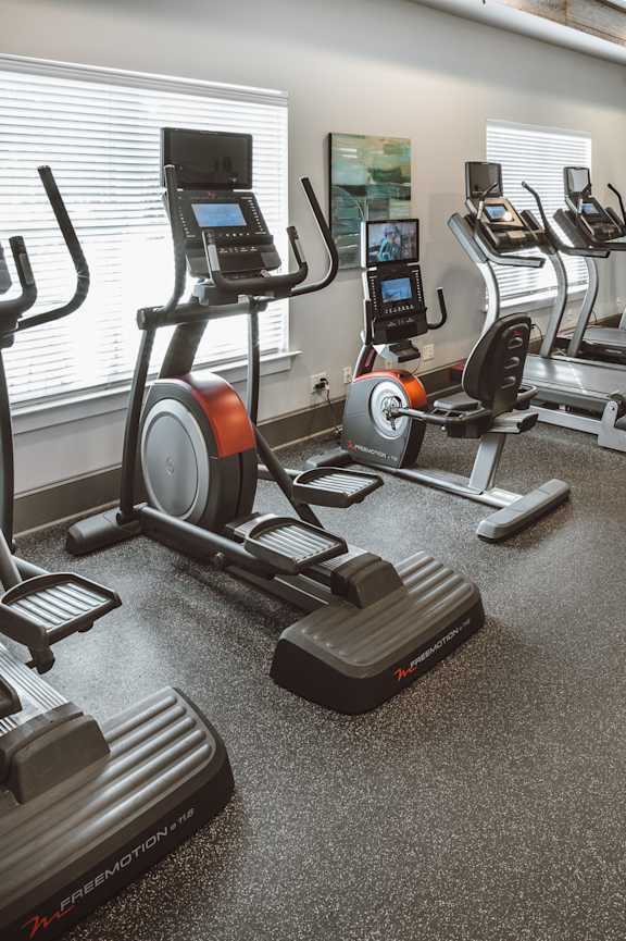 Fitness Center With Modern Equipment at Retreat at Greystone, Birmingham, AL