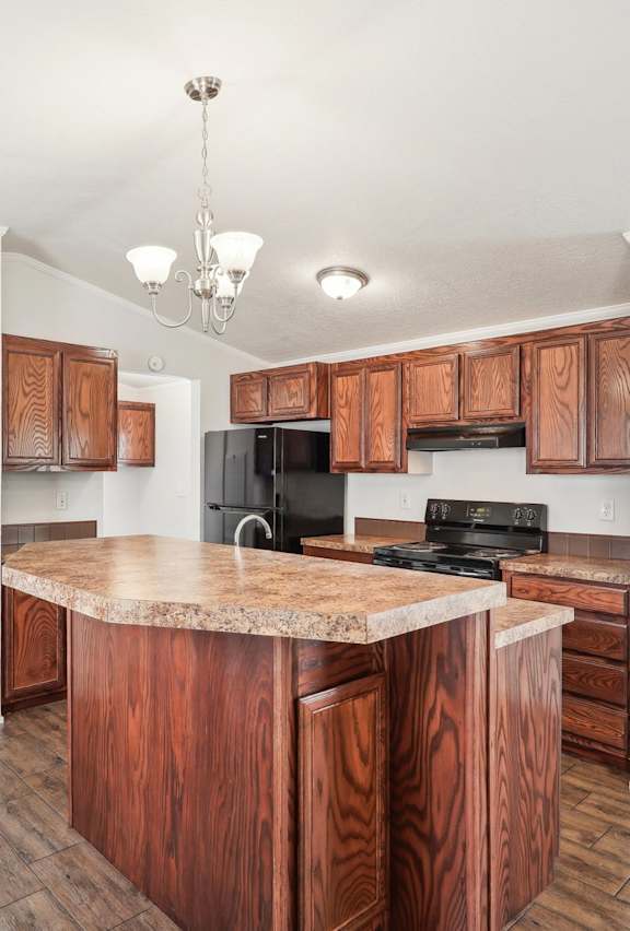 Modern Eat-In Kitchen at Buckingham Village Apartments, Texas
