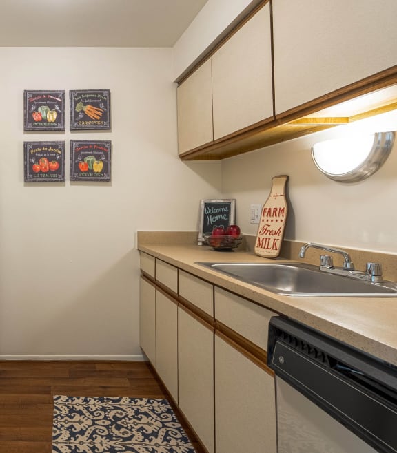 Dining Area at Dover Hills Apartments Kalamazoo MI