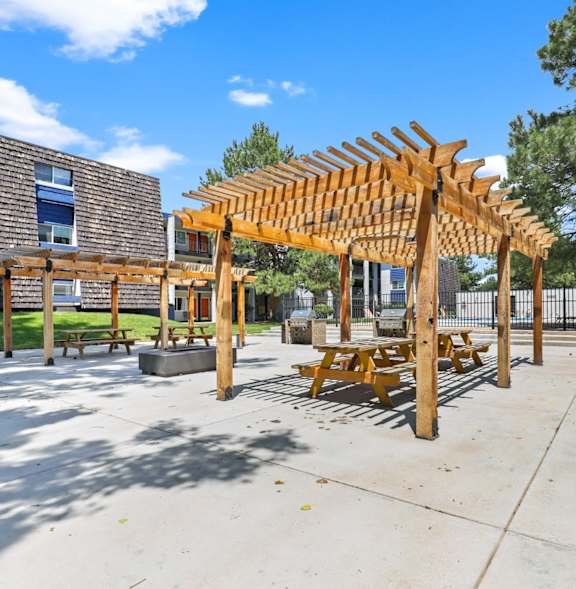 Shaded courtyard pergola at Peaks on Drake Apartments, Fort Collins, 80525