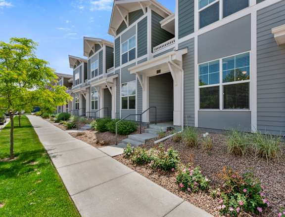 Safe Walking Paths In Courtyard at Belle Creek Commons in Henderson, CO