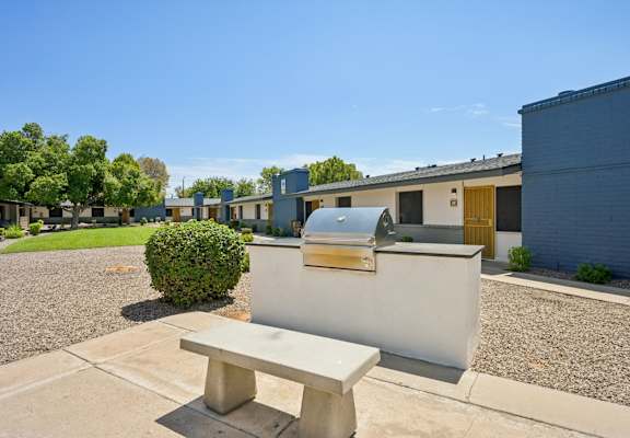 Outdoor BBQ with seating at Connect on University, Mesa, AZ, 85203