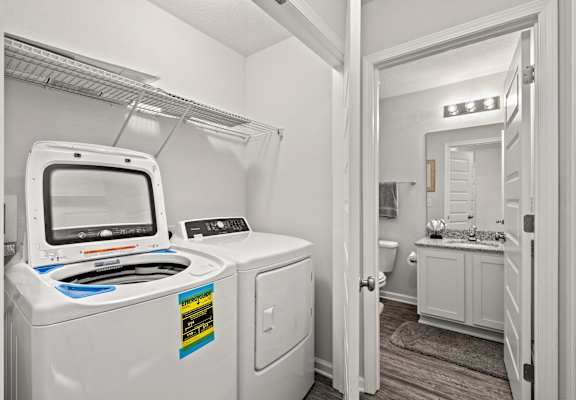 the laundry room is equipped with a washer and dryer