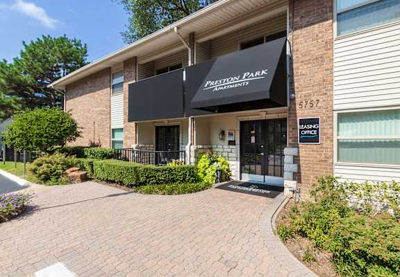 Leasing office at Preston Park Apartments, Dallas, TX, 75240
