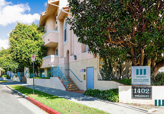 the building in which the apartment is located