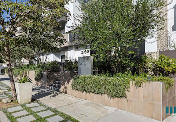 the building in which the apartment is located