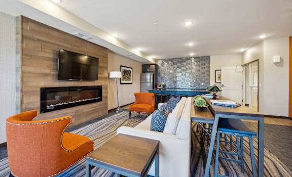the preserve at ballantyne commons living room and kitchen