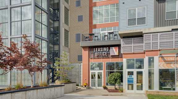 Leasing office in Lansing, MI Apartments | The Vista at the Heights Apartments near Eastwood Towne Center