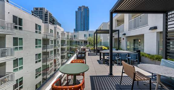 Sundeck Lounge at G12 Apartments in Los Angeles, CA 90015