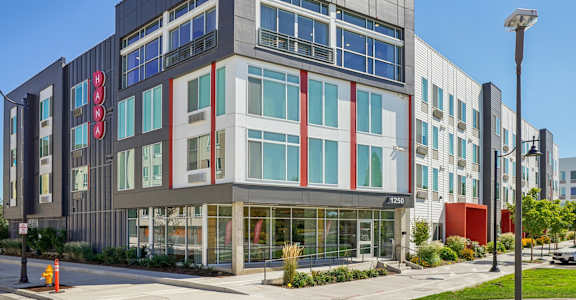 Classic Building Exterior at Hana Apartments, Hillsboro, OR