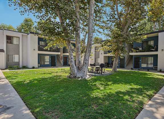 Valle at 9151 Kenwood 2 of 12