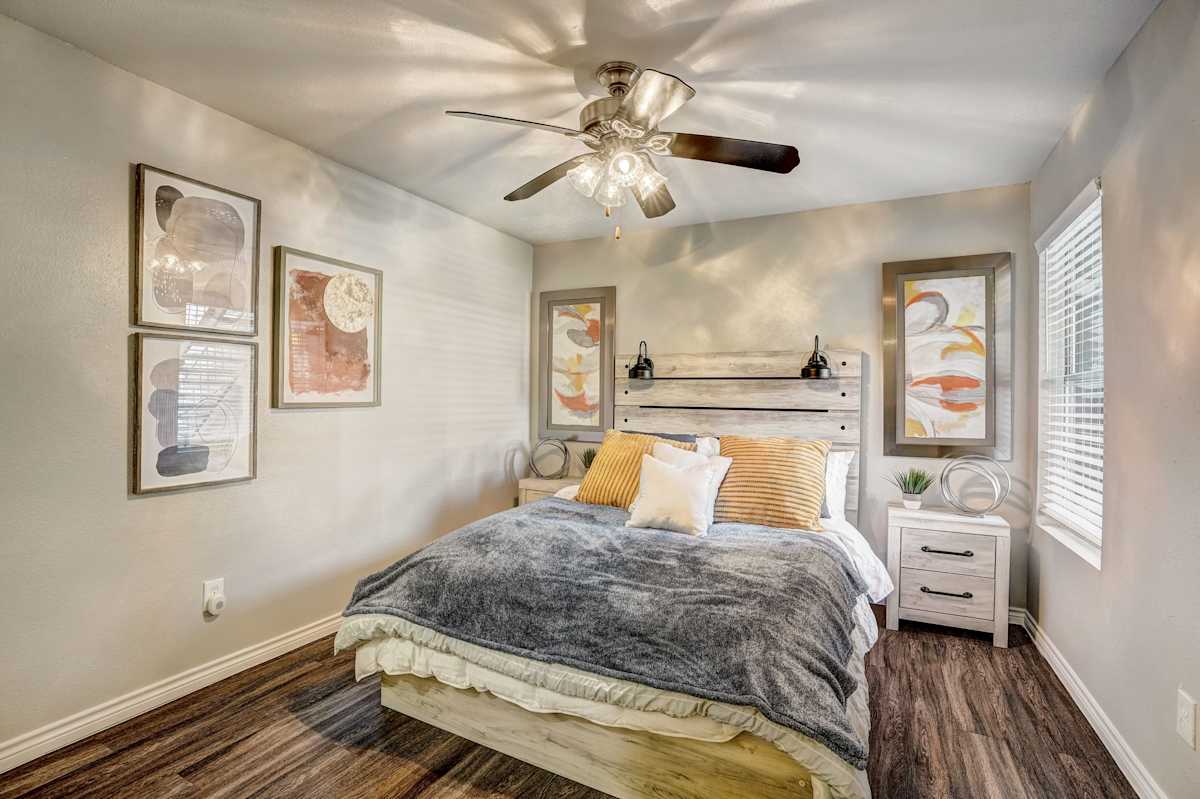 Summit at Champions bedroom with ceiling fan - Houston, TX