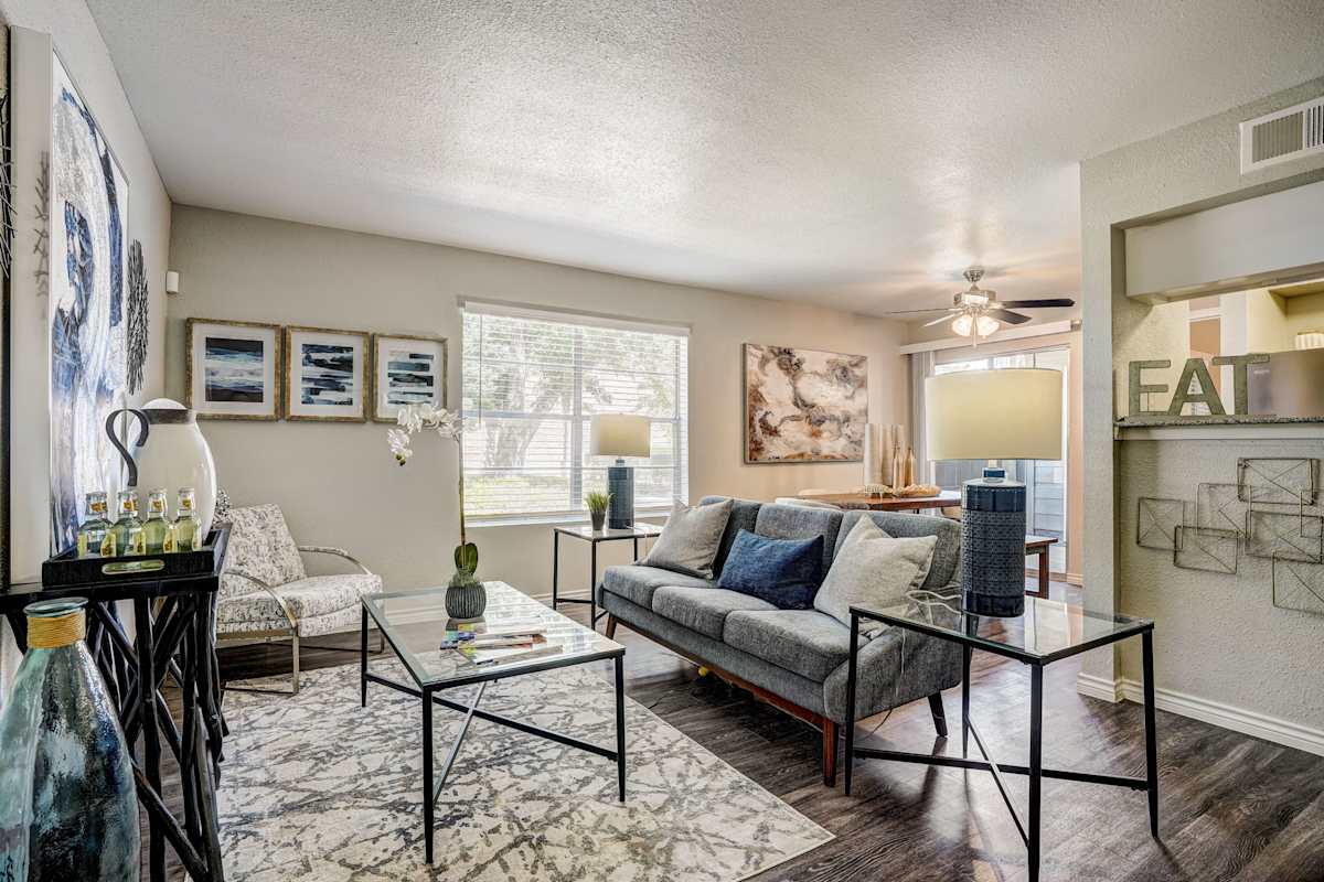 Summit at Champions living room with seating - Houston, TX