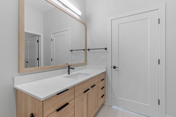 Bathroom with Modern Finishes
