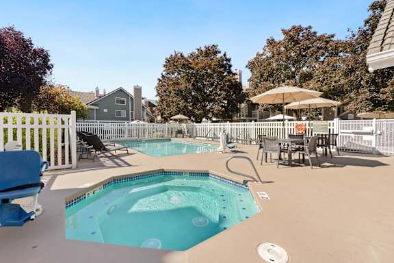 Hot Tub And Pool at AVIA Lofts on Parkway, Vancouver
