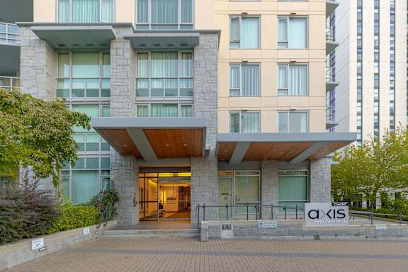 the building in which the hotel is located