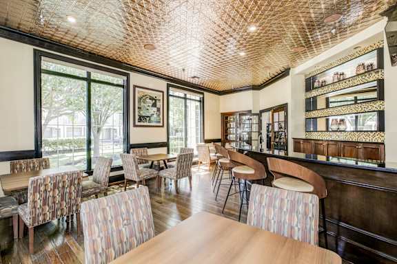 Community dining area at Woodland Park, Herndon, VA, 20171